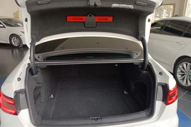Used Audi A4L 2018 30th Anniversary Edition 40 TFSI Fashion Model Trunk