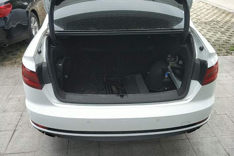 Used Audi A4L 2018 30th Anniversary Edition 40 TFSI Fashion Model Trunk