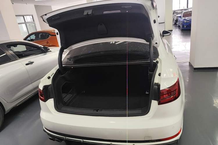 Used Audi A4L 2018 30th Anniversary Edition 40 TFSI Fashion Model Trunk