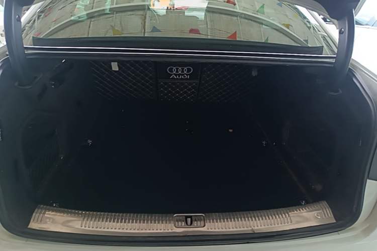 Used Audi A4L 2018 30th Anniversary Edition 40 TFSI Fashion Model Trunk