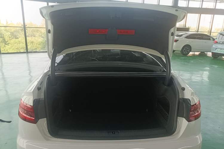 Used Audi A4L 2018 30th Anniversary Edition 40 TFSI Fashion Model Trunk