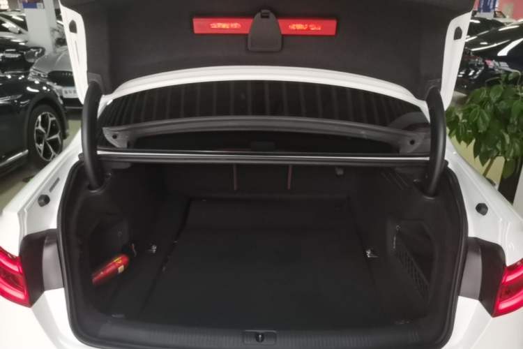 Used Audi A4L 2018 30th Anniversary Edition 40 TFSI Fashion Model Trunk