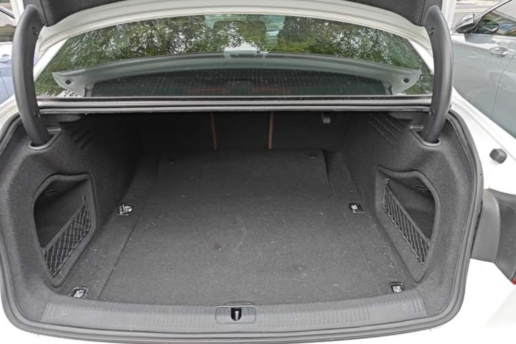 Used Audi A4L 2018 30th Anniversary Edition 40 TFSI Fashion Model Trunk
