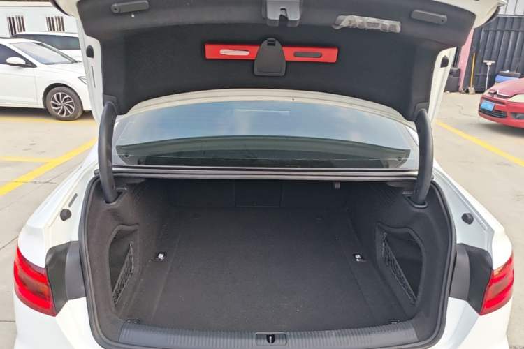 Used Audi A4L 2018 30th Anniversary Edition 40 TFSI Fashion Model Trunk