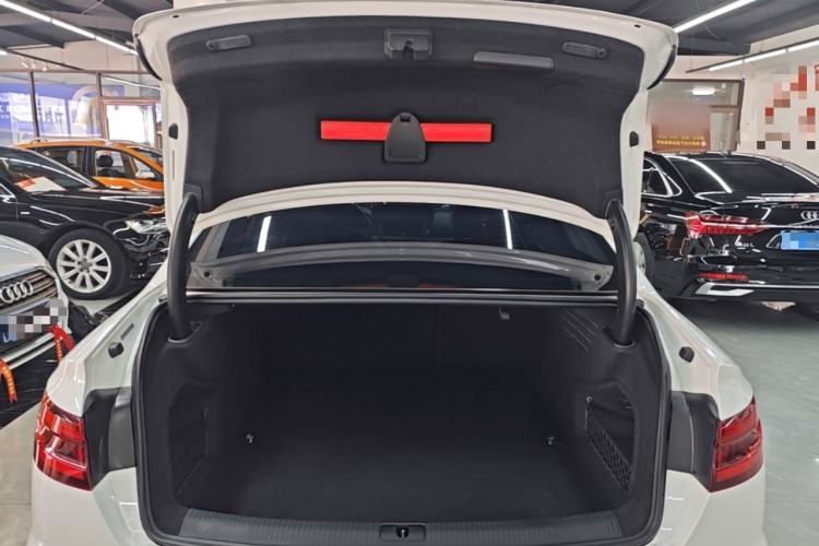 Used Audi A4L 2018 30th Anniversary Edition 40 TFSI Fashion Model Trunk