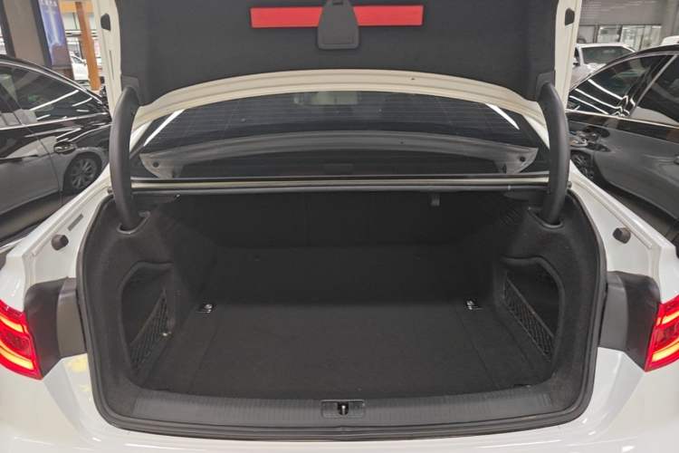 Used Audi A4L 2018 30th Anniversary Edition 40 TFSI Fashion Model Trunk
