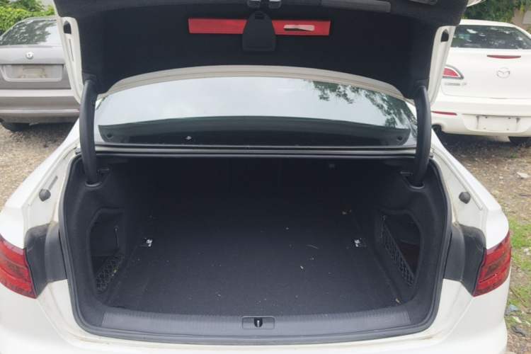 Used Audi A4L 2018 30th Anniversary Edition 40 TFSI Fashion Model Trunk