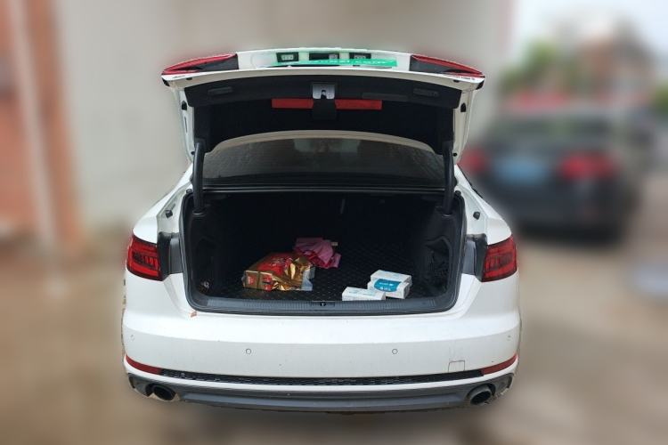 Used Audi A4L 2018 30th Anniversary Edition 40 TFSI Fashion Model Trunk