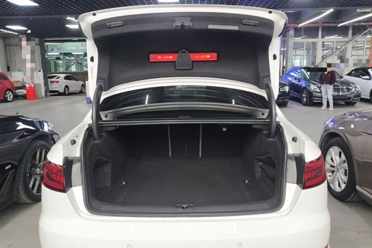 Used Audi A4L 2018 30th Anniversary Edition 40 TFSI Fashion Model Trunk