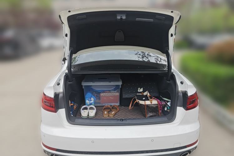 Used Audi A4L 2018 30th Anniversary Edition 40 TFSI Fashion Model Trunk