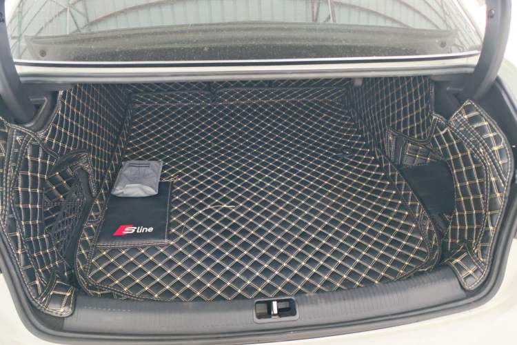 Used Audi A4L 2018 30th Anniversary Edition 40 TFSI Fashion Model Trunk