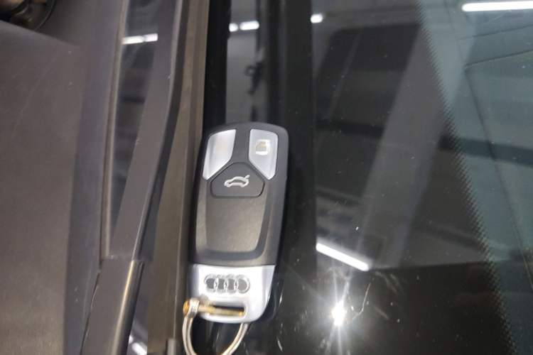 Used Audi A4L 2018 30th Anniversary Edition 40 TFSI Fashion Model Vehicle Key