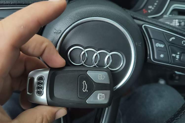 Used Audi A4L 2018 30th Anniversary Edition 40 TFSI Fashion Model Vehicle Key