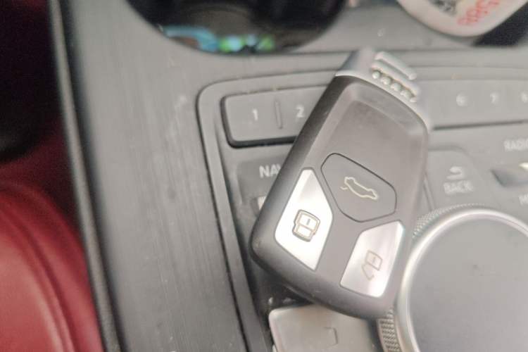 Used Audi A4L 2018 30th Anniversary Edition 40 TFSI Fashion Model Vehicle Key
