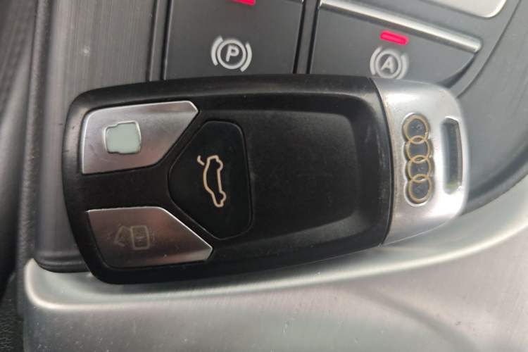 Used Audi A4L 2018 30th Anniversary Edition 40 TFSI Fashion Model Vehicle Key