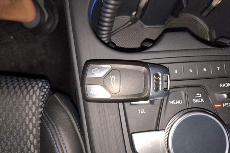 Used Audi A4L 2018 30th Anniversary Edition 40 TFSI Sport Edition Vehicle Key