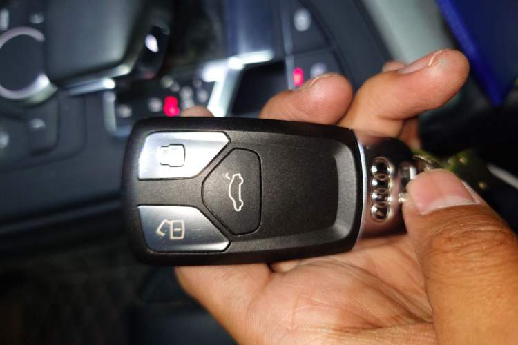 Used Audi A4L 2018 30th Anniversary Edition 30 TFSI Ambition Model Vehicle Key
