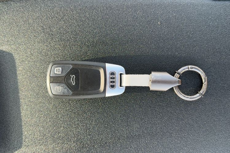 Used Audi A4L 2018 30th Anniversary Edition 45 TFSI quattro Individual Sport Edition Vehicle Key
