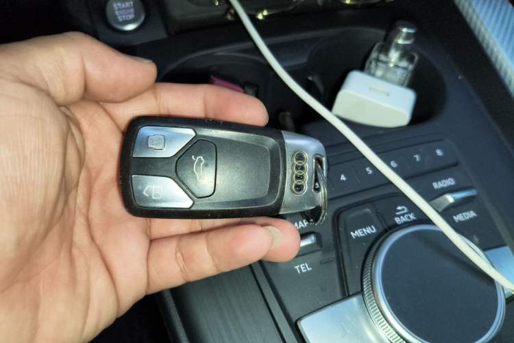 Used Audi A4L 2018 30th Anniversary Edition 40 TFSI Fashion Model Vehicle Key