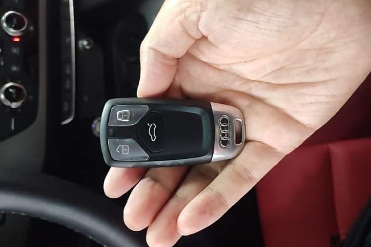Used Audi A4L 2018 30th Anniversary Edition 40 TFSI Trendy Model Vehicle Key