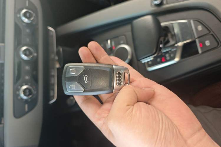 Used Audi A4L 2018 30th Anniversary Edition 40 TFSI Trendy Model Vehicle Key