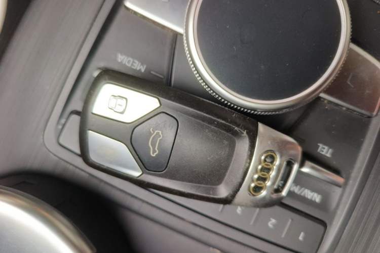 Used Audi A4L 2018 30th Anniversary Edition 40 TFSI Fashion Model Vehicle Key