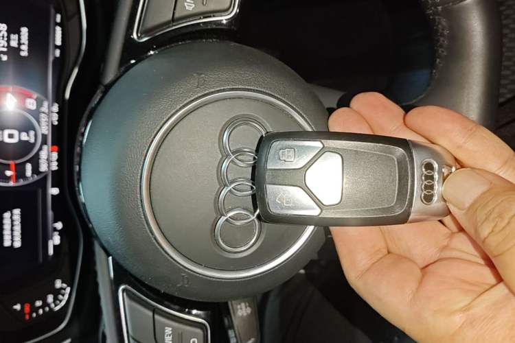 Used Audi A4L 2018 30th Anniversary Edition 40 TFSI Sport Edition Vehicle Key