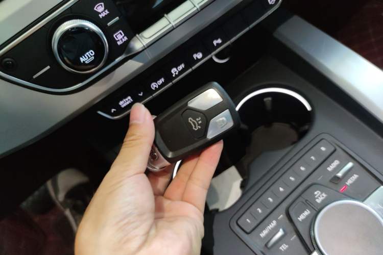Used Audi A4L 2018 30th Anniversary Edition 40 TFSI Fashion Model Vehicle Key