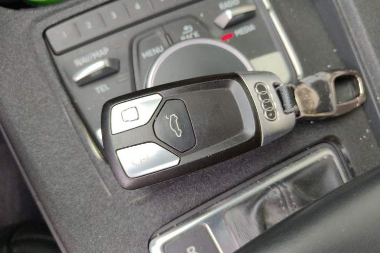 Used Audi A4L 2018 30th Anniversary Edition 40 TFSI Fashion Model Vehicle Key