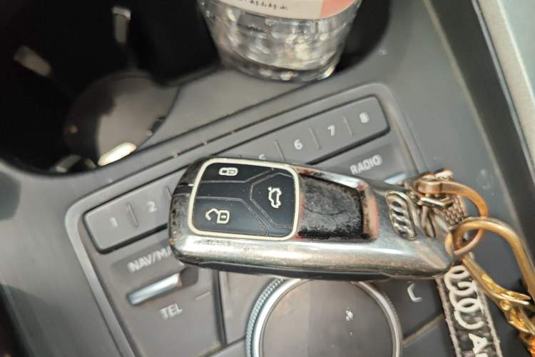 Used Audi A4L 2018 30th Anniversary Edition 40 TFSI Trendy Model Vehicle Key