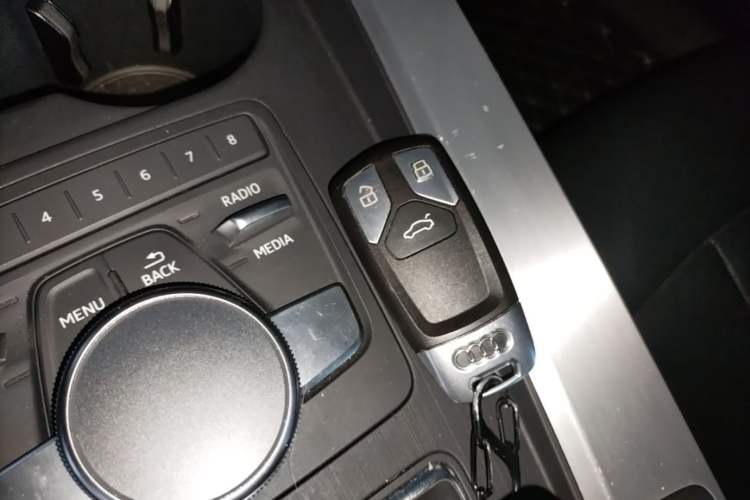 Used Audi A4L 2018 30th Anniversary Edition 40 TFSI Fashion Model Vehicle Key