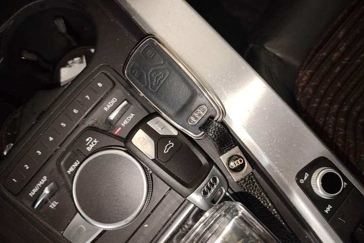 Used Audi A4L 2018 30th Anniversary Edition 40 TFSI Fashion Model Vehicle Key