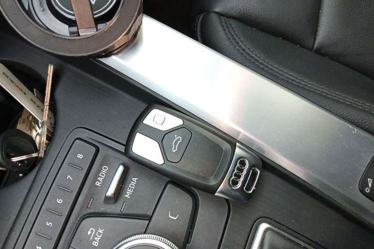 Used Audi A4L 2018 30th Anniversary Edition 45 TFSI quattro Individual Sport Edition Vehicle Key