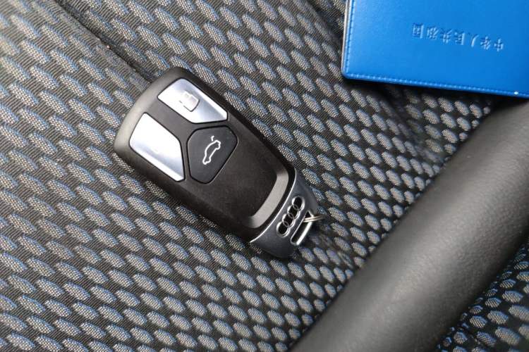 Used Audi A4L 2018 30th Anniversary Edition 45 TFSI quattro Sport model Vehicle Key