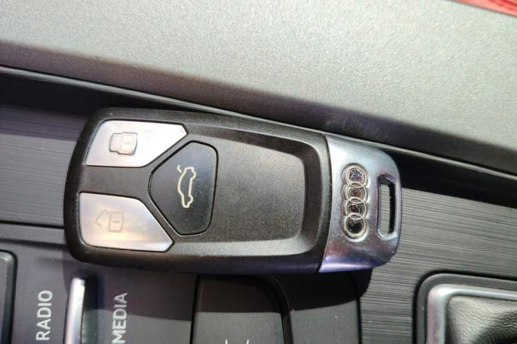 Used Audi A4L 2018 30th Anniversary Edition 30 TFSI Ambition Model Vehicle Key