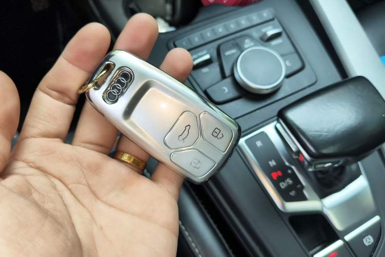 Used Audi A4L 2018 30th Anniversary Edition 40 TFSI Trendy Model Vehicle Key
