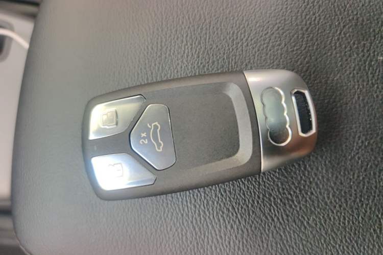 Used Audi A4L 2018 30th Anniversary Edition 40 TFSI Trendy Model Vehicle Key