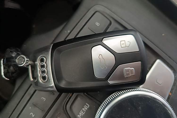 Used Audi A4L 2018 30th Anniversary Edition 40 TFSI Fashion Model Vehicle Key