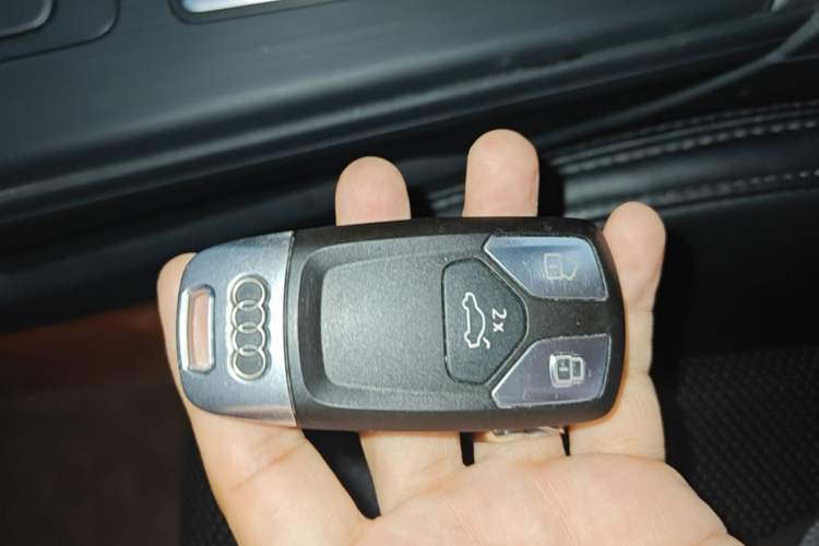 Used Audi A4L 2018 30th Anniversary Edition 40 TFSI Trendy Model Vehicle Key