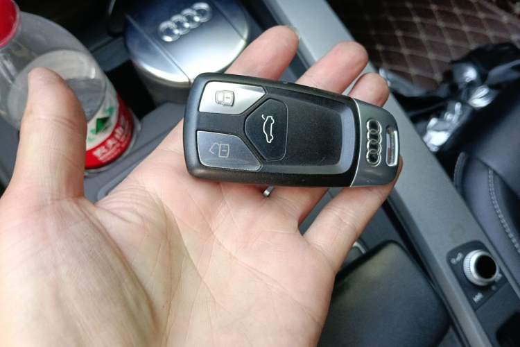 Used Audi A4L 2018 30th Anniversary Edition 40 TFSI Trendy Model Vehicle Key