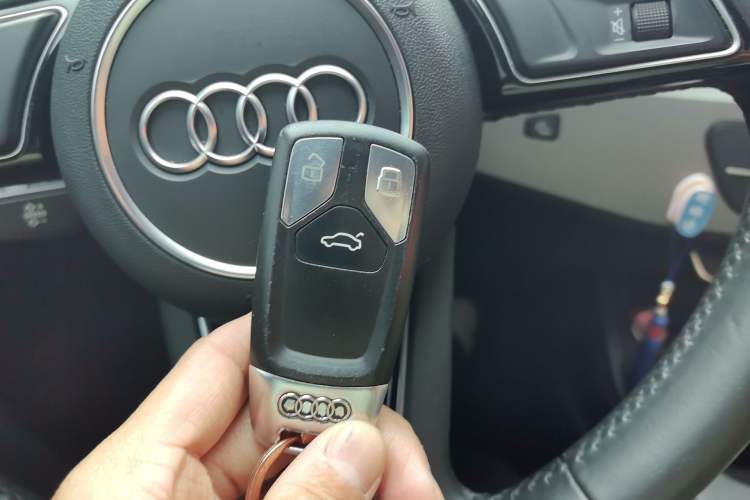 Used Audi A4L 2018 30th Anniversary Edition 40 TFSI Trendy Model Vehicle Key