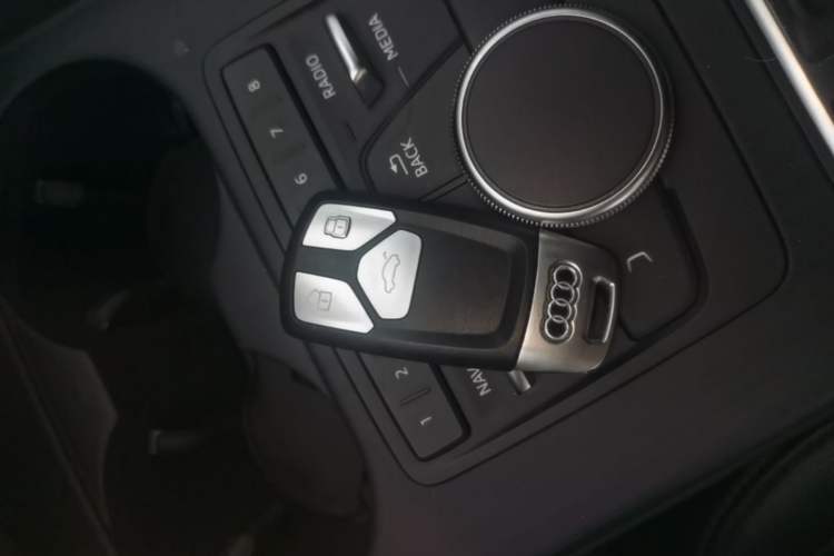 Used Audi A4L 2018 30th Anniversary Edition 40 TFSI Trendy Model Vehicle Key