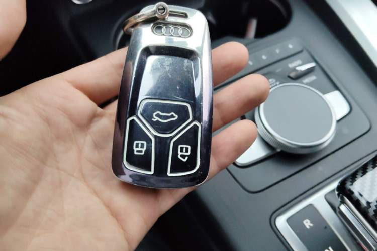 Used Audi A4L 2018 30th Anniversary Edition 40 TFSI Sport Edition Vehicle Key
