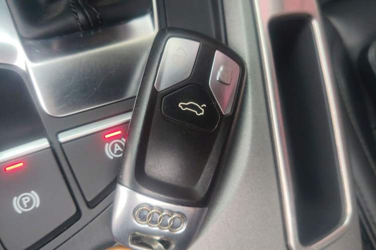 Used Audi A4L 2018 30th Anniversary Edition 30 TFSI Ambition Model Vehicle Key