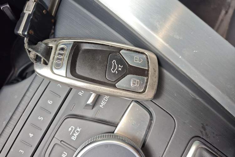 Used Audi A4L 2018 30th Anniversary Edition 40 TFSI Fashion Model Vehicle Key