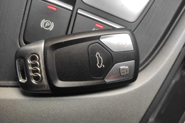 Used Audi A4L 2018 30th Anniversary Edition 40 TFSI Trendy Model Vehicle Key