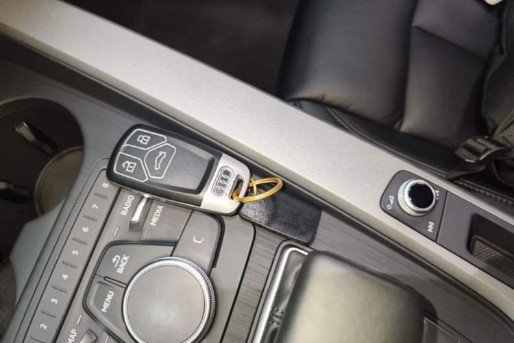 Used Audi A4L 2018 30th Anniversary Edition 40 TFSI Trendy Model Vehicle Key