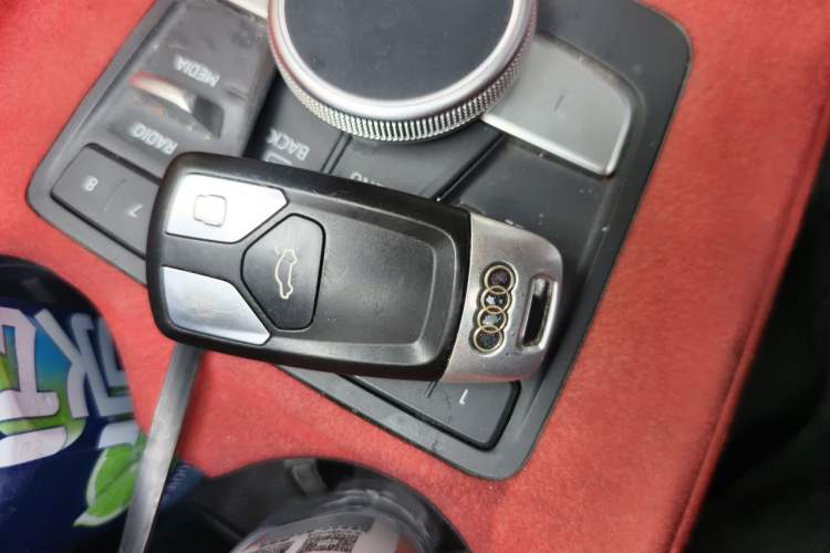 Used Audi A4L 2018 30th Anniversary Edition 40 TFSI Fashion Model Vehicle Key