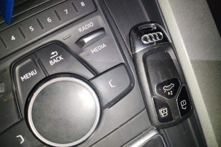 Used Audi A4L 2018 30th Anniversary Edition 30 TFSI Ambition Model Vehicle Key
