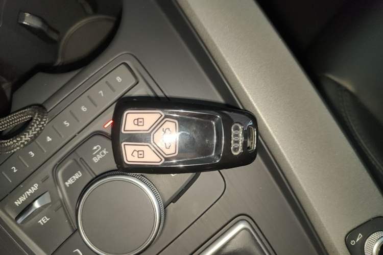 Used Audi A4L 2018 30th Anniversary Edition 40 TFSI Trendy Model Vehicle Key
